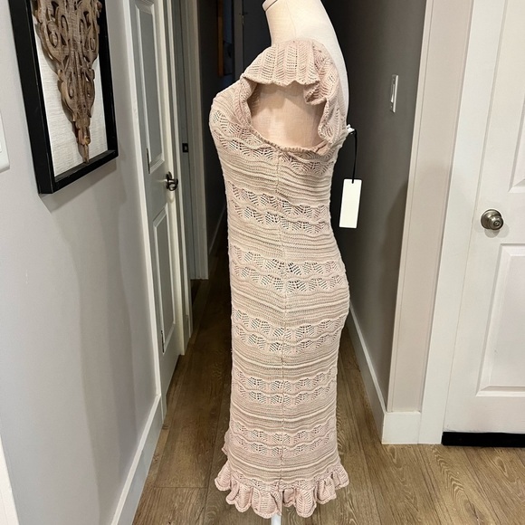 Freshman, Urban Outfitters Beige Crochet Style Cup Sleeves Dress with Ruffles - Picture 5 of 16